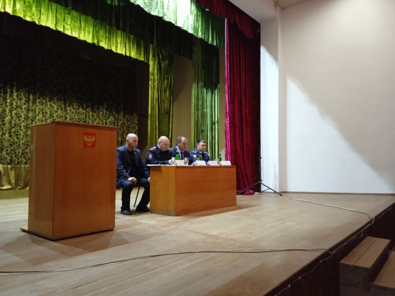 Глава Екатериновского муниципального района Сергей Зязин    провел встречу с жителями села Кипцы